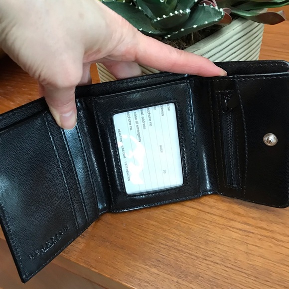 Kenneth Cole Reaction Compact Tri-Fold Wallet - Black Patent & White Stitching - Picture 3 of 8